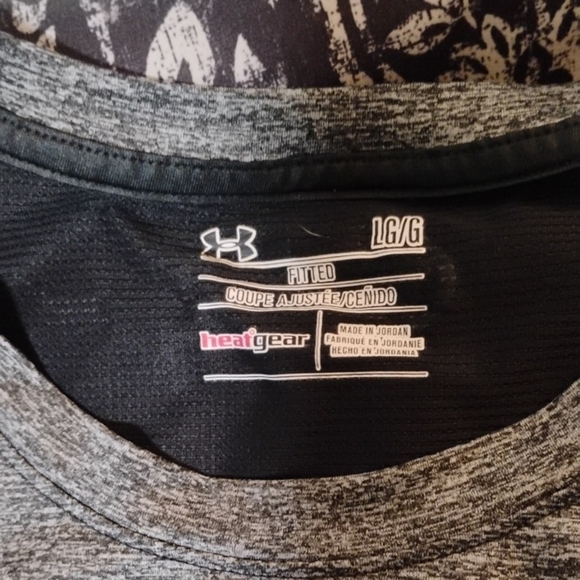 Under Armour Men's Heather Gray and Black Tee - Picture 2 of 5